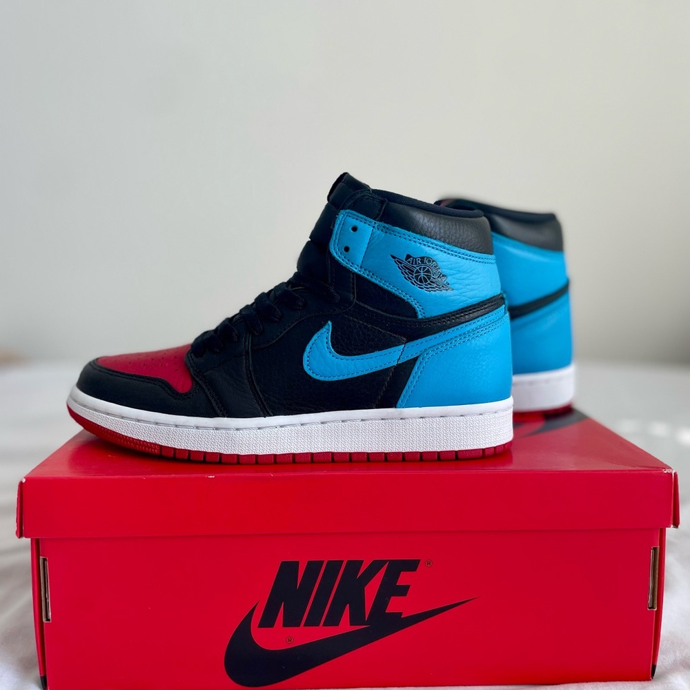 Women’s Air Jordan 1 High OG .